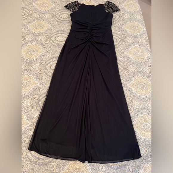 Long evening gown navy blue size 14P - Picture 6 of 14